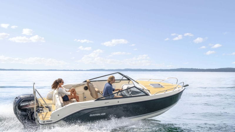 The Quicksilver range has always been the perfect combination of pleasure and style with functionality and safety. Its development is based on close collaboration with the best designers, engineers and naval architects of the Brunswick group. This cutting-edge partnership in the boating industry is the origin of our new line of extremely reliable boats.