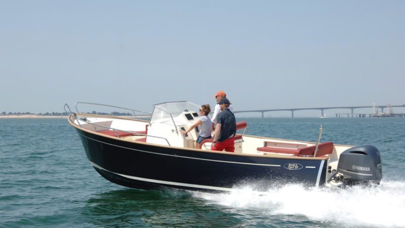 Located in La Rochelle, Rhéa Marine is a small and unique French shipyard where lovers of naval heritage work. We build by hand motorboats, marine and aesthetic, customizable at will.